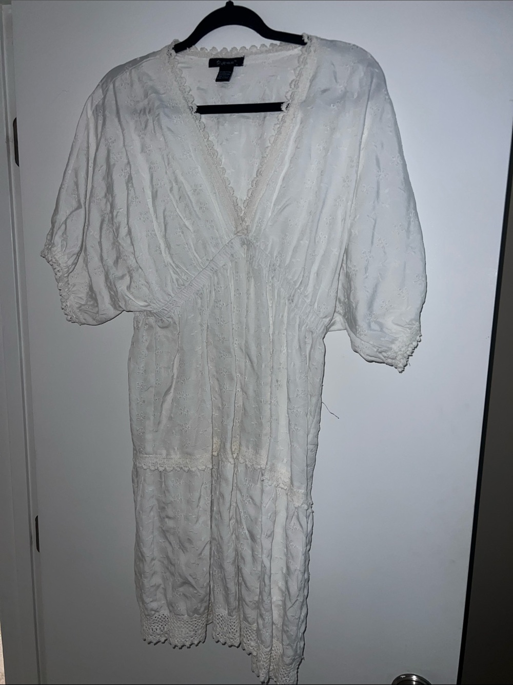 White Eyelet Lace Short Robe with Delicate Trim